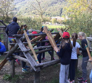 Gli alunni delle classi quarte durante il laboratorio