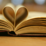 Libro con pagine a cuore
