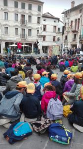 Flash Book Mob in Piazza Libertà a Bassano